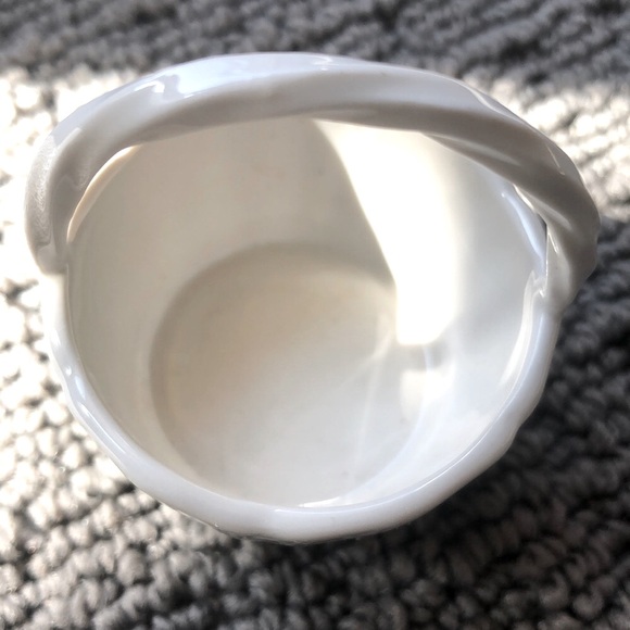 WEDGWOOD TINY EASTER BASKET - Picture 3 of 4